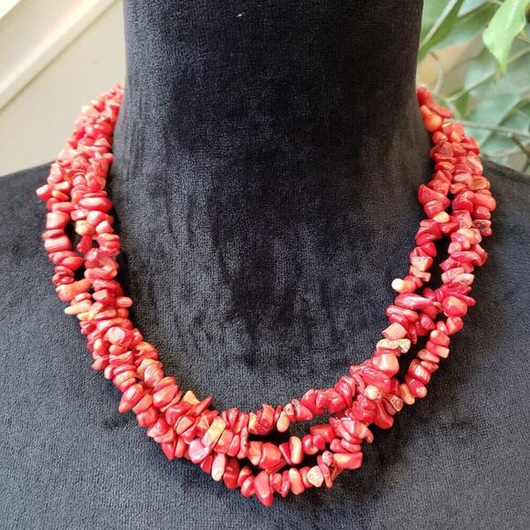 Womens Red Coral 3 Layer Dyed Shell Beaded Necklace Jewelry with Lobster Clasp - Picture 3 of 7